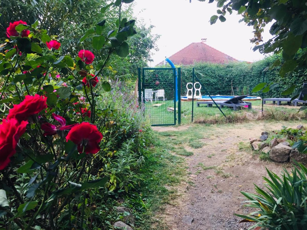 Bed and Breakfast Les Maitres Sonneurs Huriel Exteriér fotografie