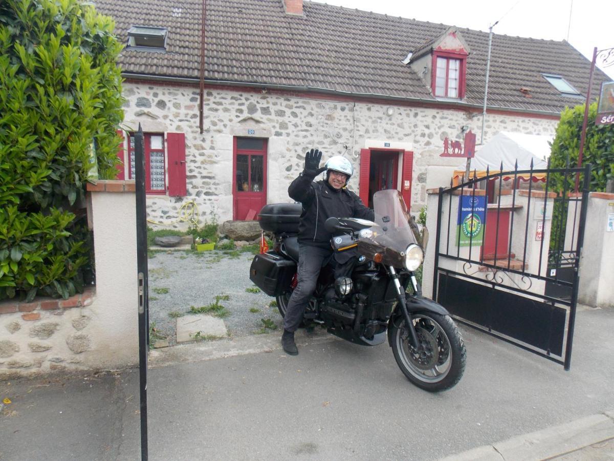 Bed and Breakfast Les Maitres Sonneurs Huriel Exteriér fotografie